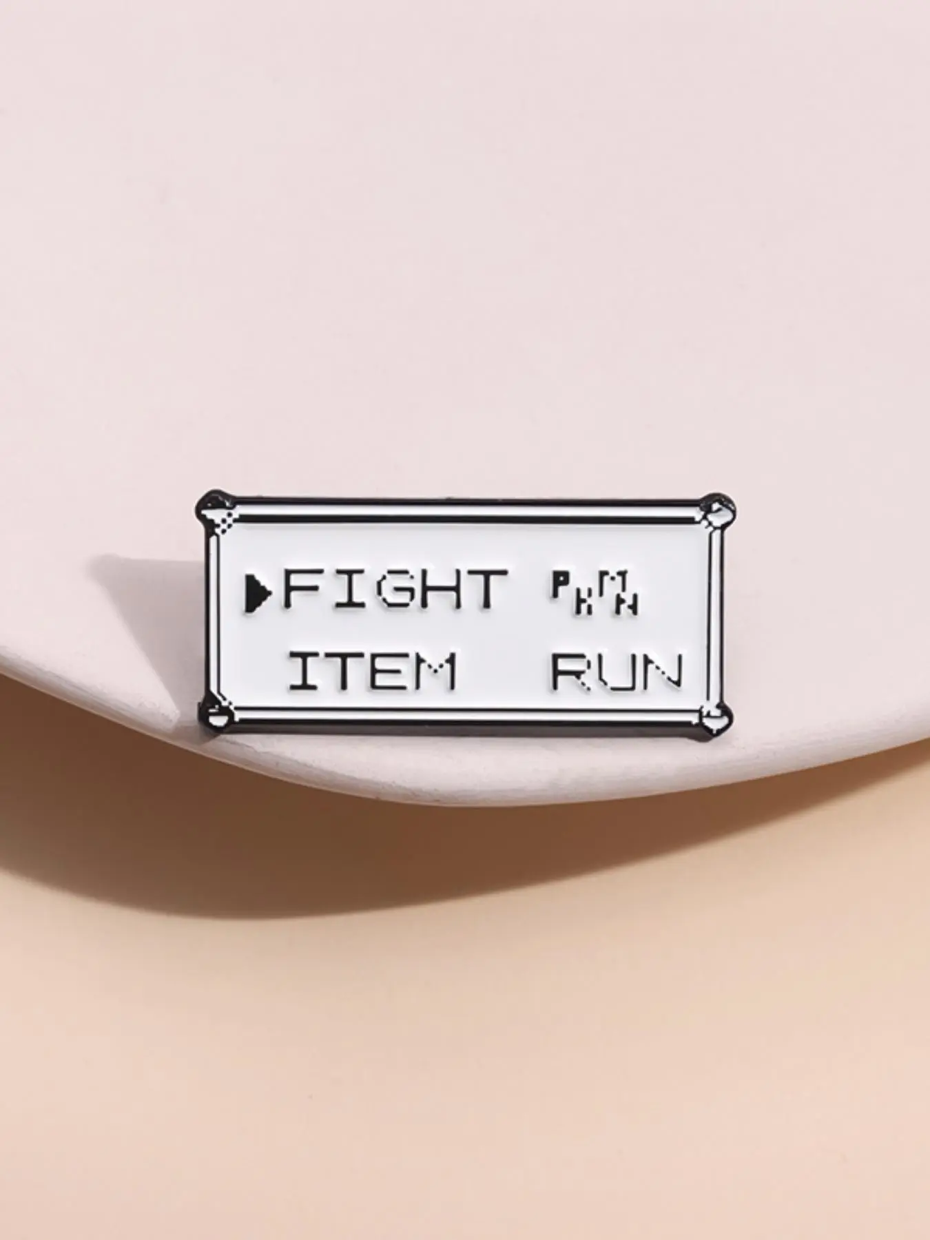 Men Accessories For Birthday Gift - Spilla con Motivo a Lettere, Spilla