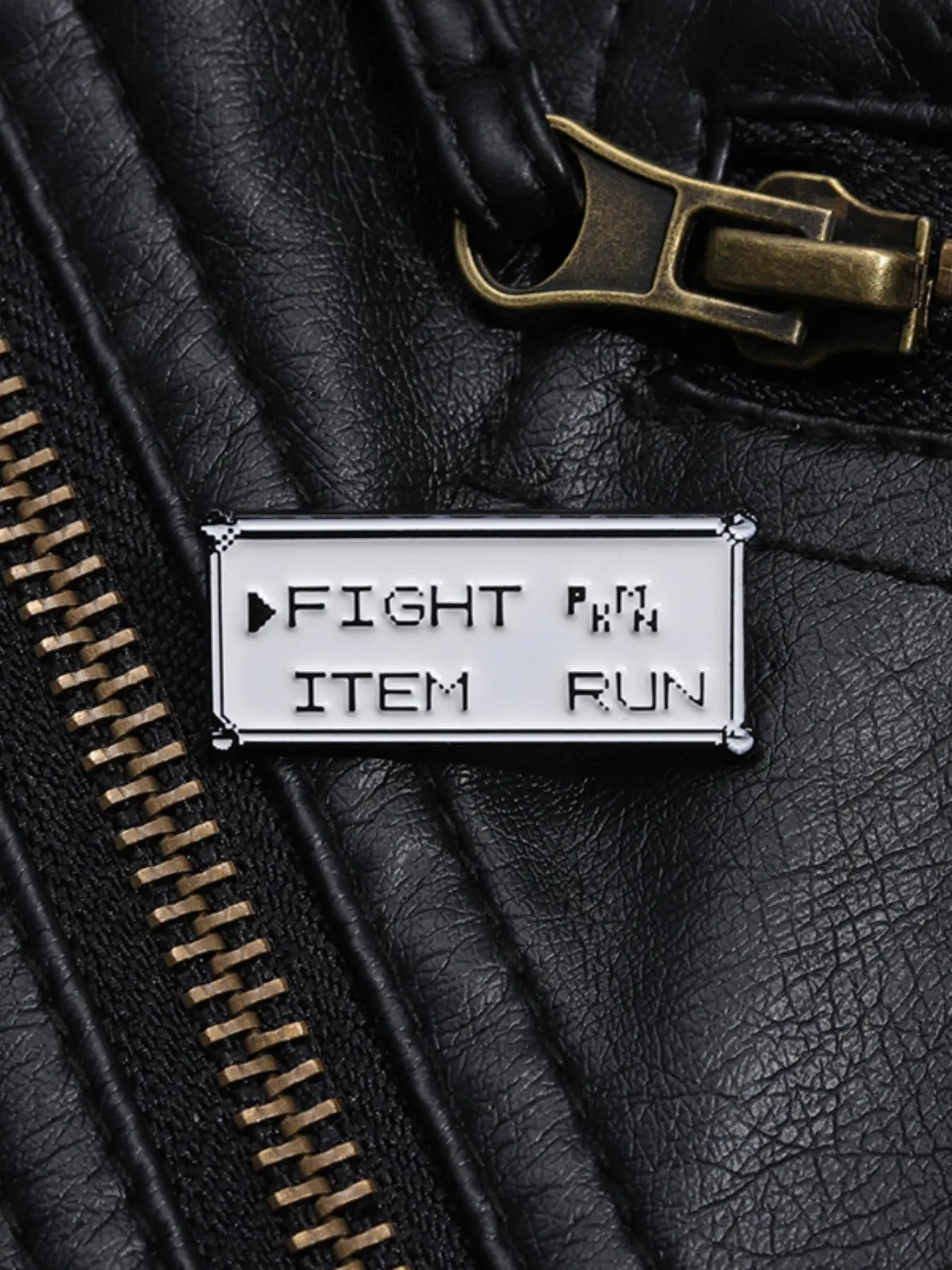 Spilla con Motivo a Lettere, S - Men Accessories For Birthday Gift recensione e prezzo