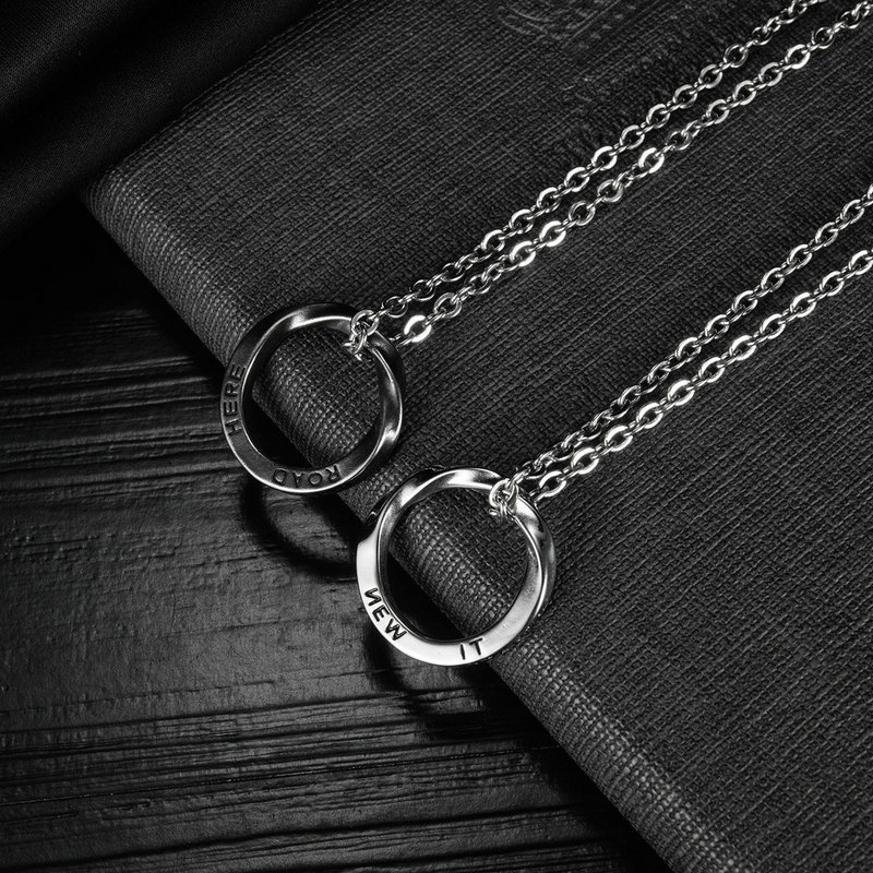 Collana con ciondolo a cerchio - Men Accessories Pk recensione e prezzo