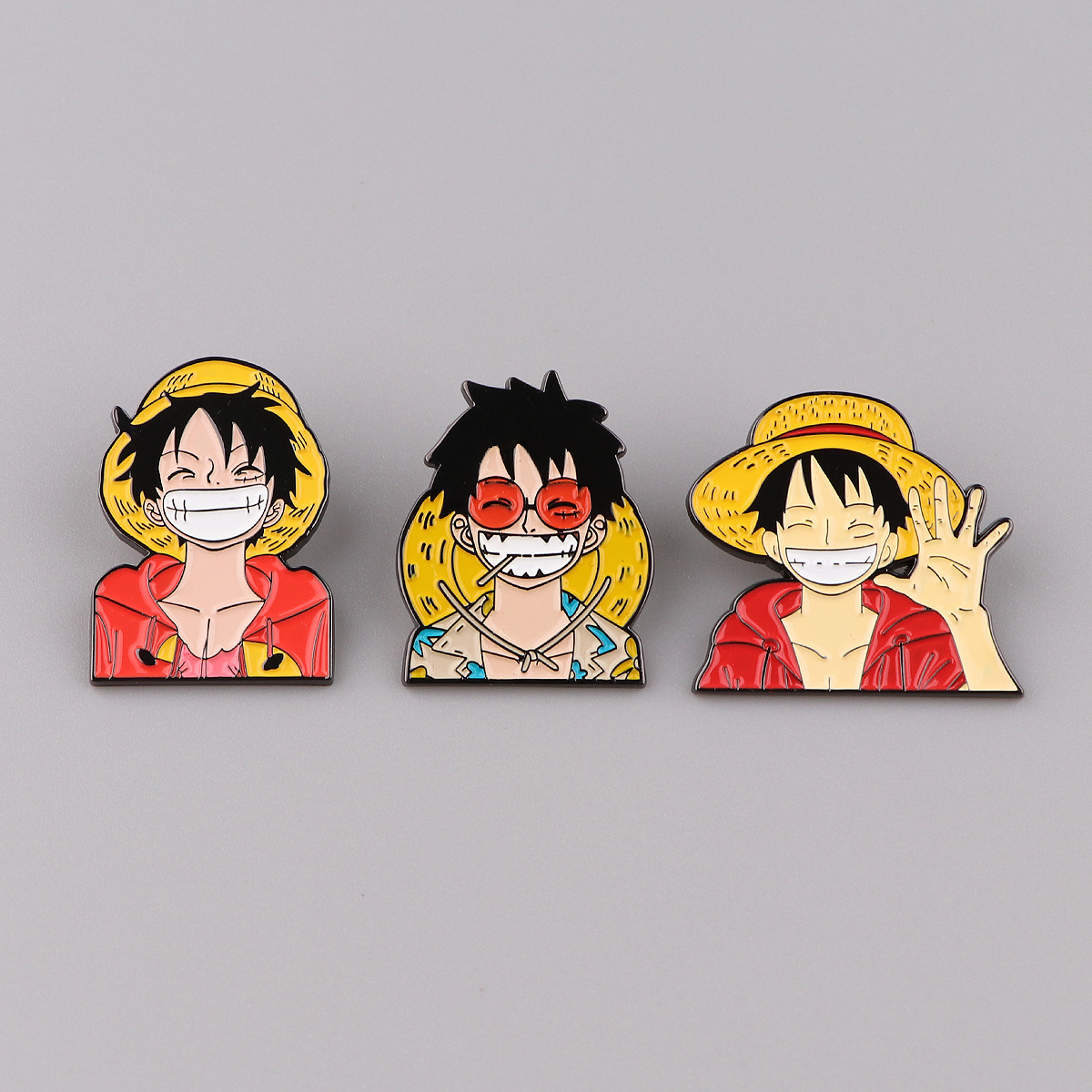Spilla in Smalto Anime Avventu - Men Accessories Brooch recensione e prezzo