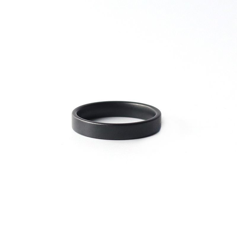 Anello in ceramica nera opaca  - Men'S Accessories Essentials recensione e prezzo